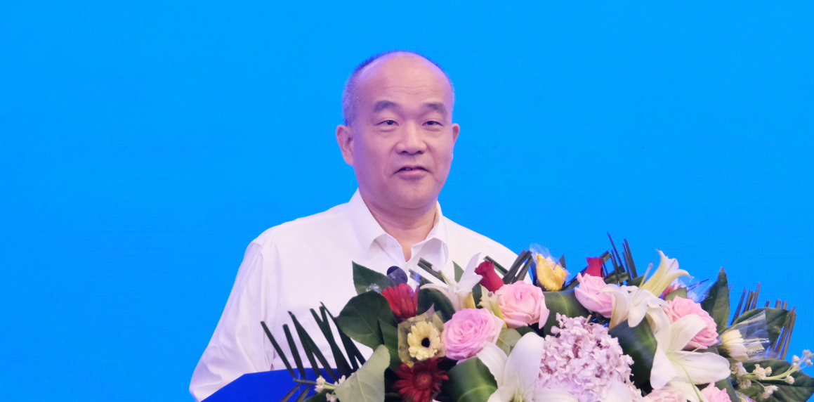 中國科學院院士、科學技術部黨組成員、國家自然科學基金委員會黨組書記、省科協(xié)主席竇賢康致開幕辭